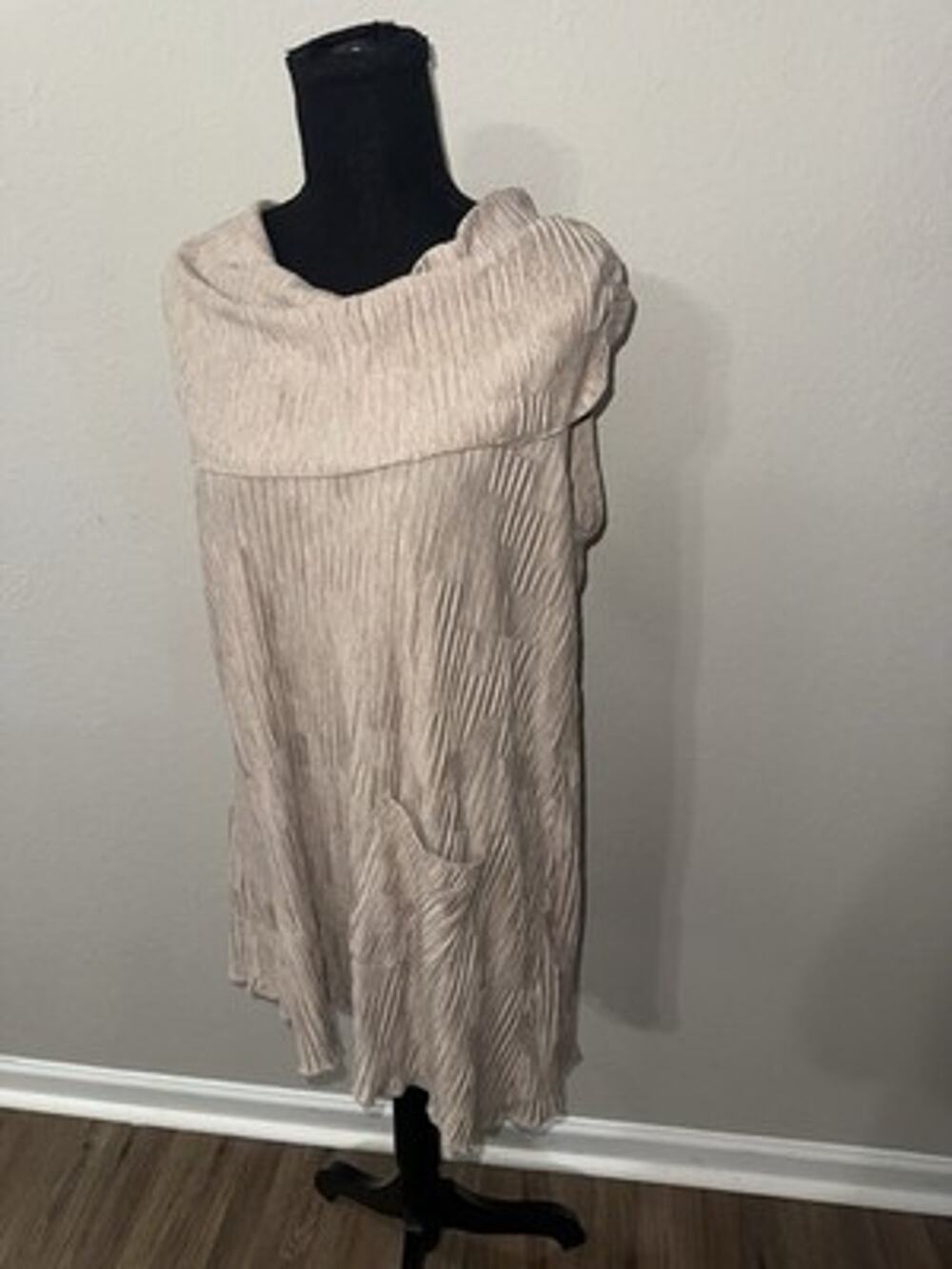 Focus Casual Life MD Lagenlook Beige Pleated Cowl Neck Pocket Tunic